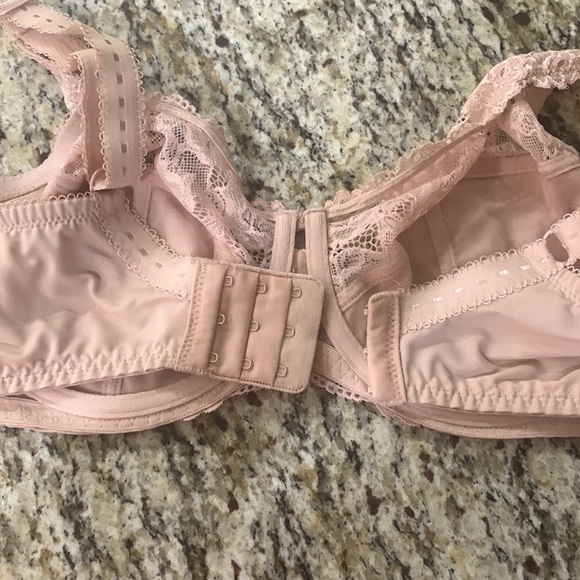 Non padded underwire 38D soft dusty pink lace bra. See photos for details. - Picture 15 of 16